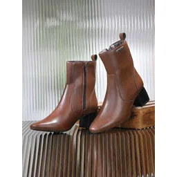 El Paso Women Block-Heeded Chelsea Boots