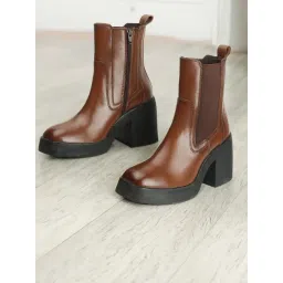 Elle Women's Tan Chelsea Boots