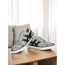 Eristine Men Solid Synthetic Regular Sneakers