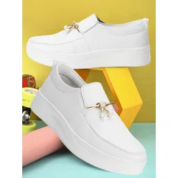 EVOLTAR Women Slip-On Sneakers