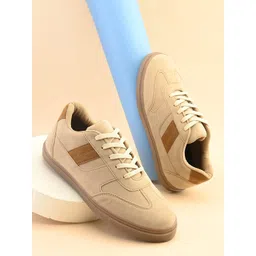 Fashion Victim Men Colourblocked Sneakers
