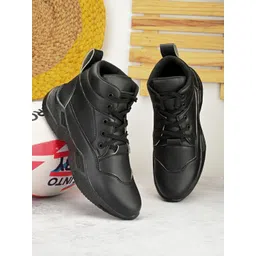 Fashion Victim Men Mid Top Comfort Insole Basics Sneakers