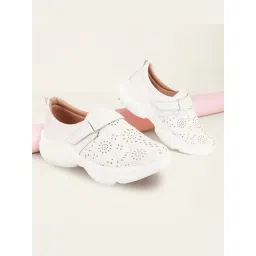 Fausto Women's White Walking Shoes
