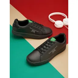 Flying Machine Men Kyree Solid Sneakers