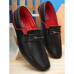 FOGGY Men Textured Sneakers