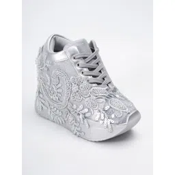 FOREVER SHOE BAZAR Women Perforations Sneakers