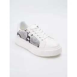 FOREVER SHOE BAZAR Women Textured Sneakers