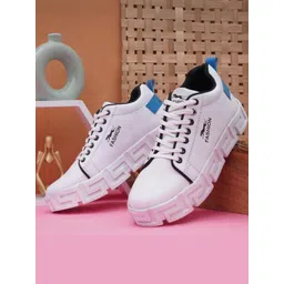 FreeMo Men Blue Casual Shoes