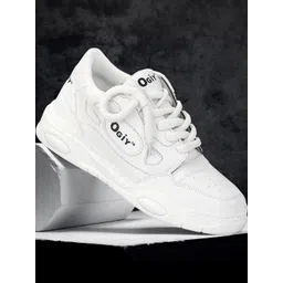 FreeMo Men White Casual Shoes