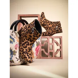 Froh Feet Women Printed Block-Heeled Regular Boots