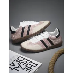 Froh Feet Women Textured Lace-Ups Sneakers