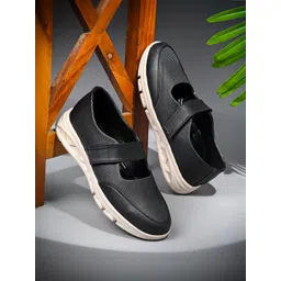 Froh Feet Women Textured Slip-On Sneakers