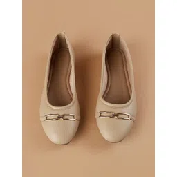 Ginger by Lifestyle Women Slip-On Sneakers