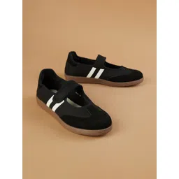 Ginger by Lifestyle Women Striped PU Sneakers