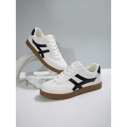 glitchez Men Colourblocked Sneakers