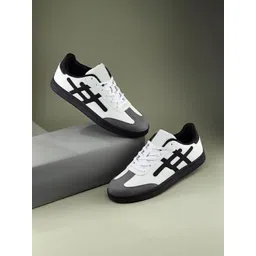 glitchez Men Colourblocked Sneakers