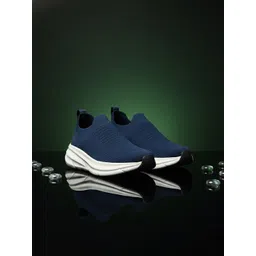 glitchez Men Textured Slip-On Sneakers