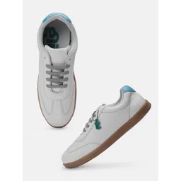 glitchez Women Contrast Sole Everyday Sneakers