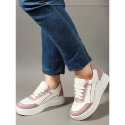 glitchez Women Textured Round Toe Sneakers