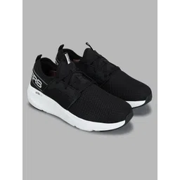 GO RUN ELEVATE Sneakers For Women