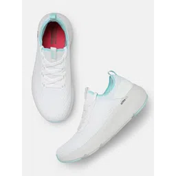 GO RUN ELEVATE Sneakers For Women