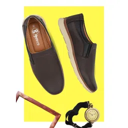 Guava Men Textured Contrast Sole Slip-On Sneakers