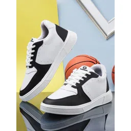 HAKKEL Men Colourblocked Sneakers