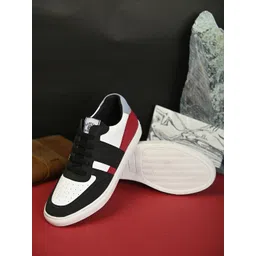 Harvard Men Colourblocked Lightweight Sneakers
