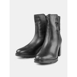 HEEL YOUR SOLE Women Round Toe Zip Regular Boots