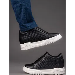 HI Toes Men Woven Design Sneakers