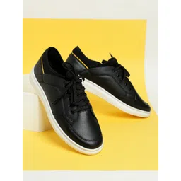 HIGHLANDER Men Black Sneakers