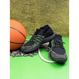 HIGHLANDER Men Slip-On Knitted Comfort Sneakers