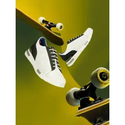 Hitz Men's White Casual Sneakers