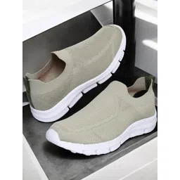 HOTSTYLE Men Mesh Running Non-Marking Shoes