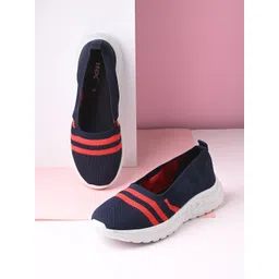 HRX by Hrithik Roshan Women Textile Walking Shoes