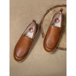 Hush Puppies Women Round Toe Slip-On Sneakers