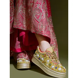 HVNLY BY SHOETOPIA Women Sneakers