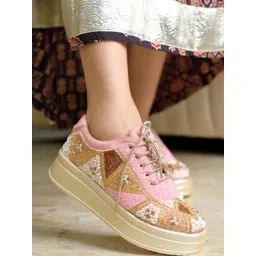 HVNLY BY SHOETOPIA Women Textured Sneakers