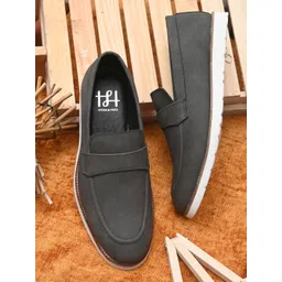 Hydes N Hues Men Grey Slip-On Sneakers