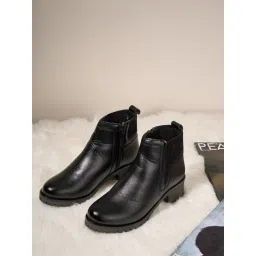 ID Women's Black Chelsea Boots