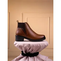 ID Women's Tan Chelsea Boots