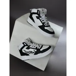 IMPAKTO Men Printed Sneakers