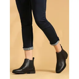 Inc 5 Solid Mid-Top Chelsea Boots