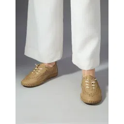 Inc.5 Women's Chikoo Casual Sneakers