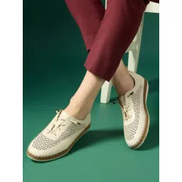 Inc.5 Women's Cream Casual Sneakers