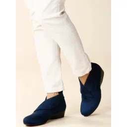 Inc.5 Women's Navy Wedge Booties