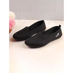 Indifeet Women Textured Slip-On Sneakers