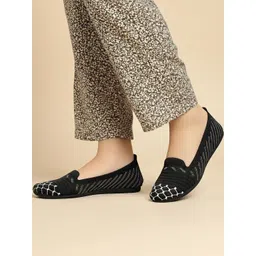 INKLENZO Women Striped Slip-On Sneakers