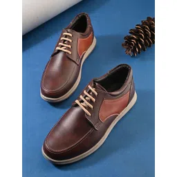 INVICTUS Men Colourblocked Sneakers