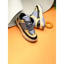 K Footlance Men Colourblocked Sneakers